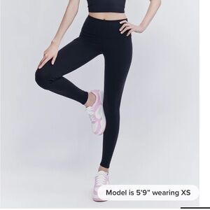 Alo Yoga airbrush leggings size M NWT